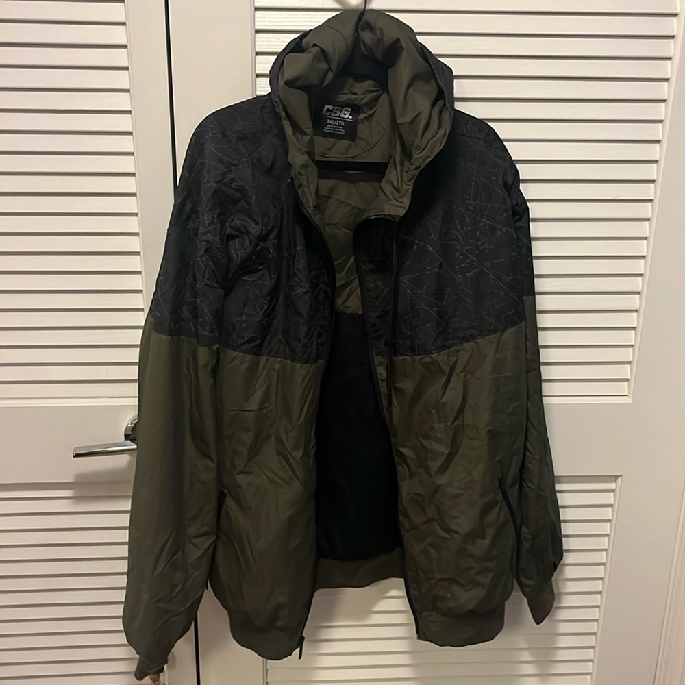 CSG Windbreaker green with reflective shoulder print